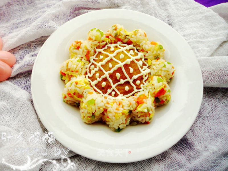 Baby's Favorite Cartoon-shaped Rice (two)------flower Egg Fried Rice recipe