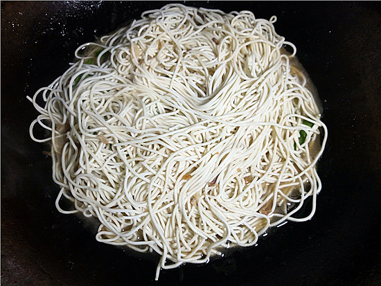 Braised Noodles with Beans recipe