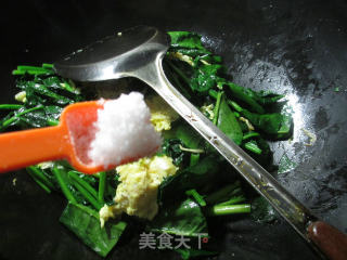 #trust of Beauty# Fried Spinach with Shrimp Skin and Egg recipe