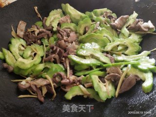 Stir-fried Bitter Gourd with Duck Offal recipe