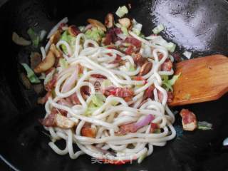 Stir-fried Udon Noodles with Bacon and Mixed Vegetables recipe