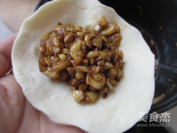 Eggplant Sauce Pork Buns-white Shark Dumpling Noodles recipe