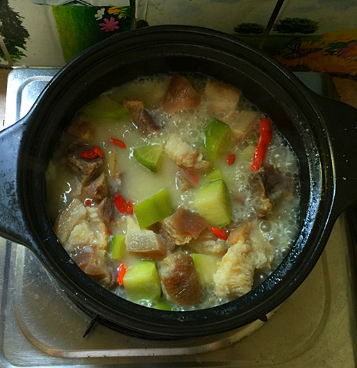 Braised Pork Trotter with Radish recipe