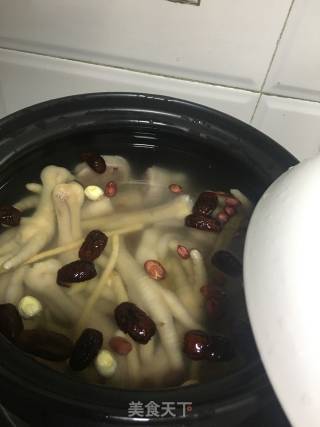 Beauty Soup (chicken Feet in Pot with Flower Maw) recipe