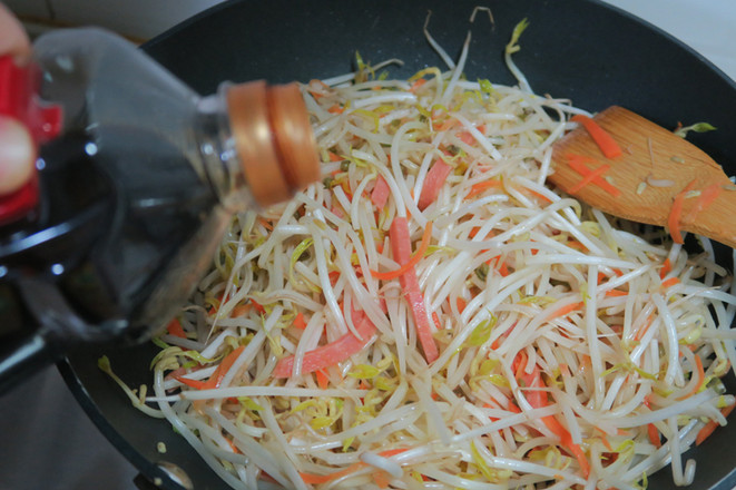 Stir-fried Carrot and Ham with Bean Sprouts recipe