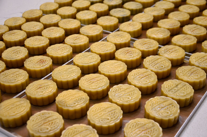 Cantonese-style Egg Yolk and Lotus Paste Mooncakes recipe