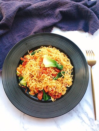 Stir-fried Instant Noodles with Sausage and Seasonal Vegetables recipe