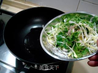 Stir-fried Belly Shreds with Coriander recipe