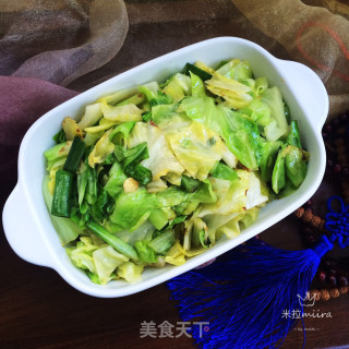 Stir-fried Cabbage with Green Garlic recipe