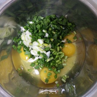 Fried Eggs with Leek recipe