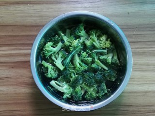 Broccoli Cashew Salad recipe