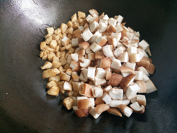 Diced Chicken with Mushrooms recipe