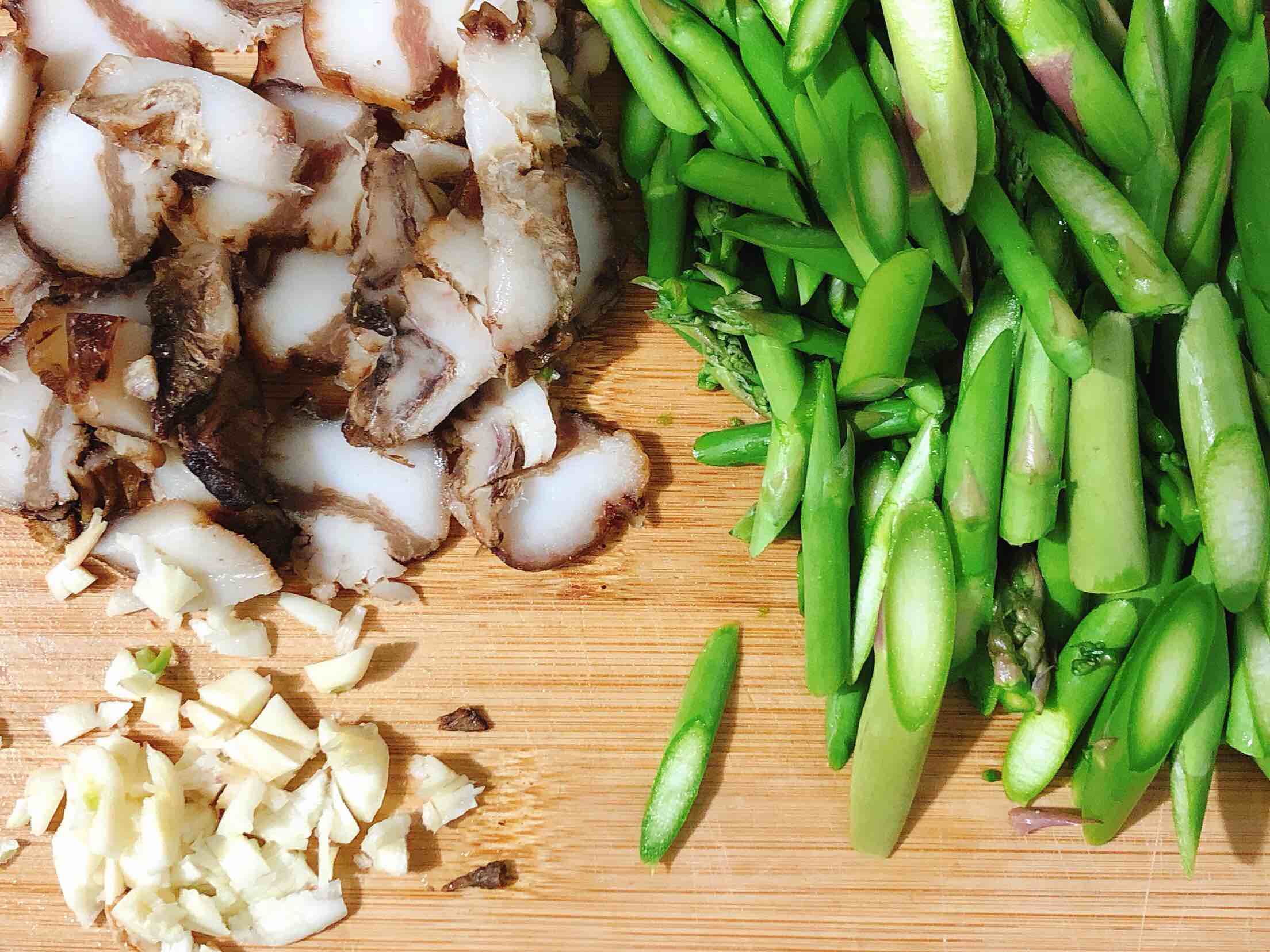 Stir-fried Bacon with Asparagus recipe