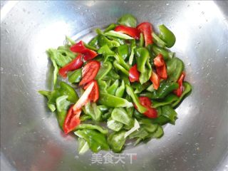 Stir-fried Green Pepper Sauce with Xiangdou Dan recipe