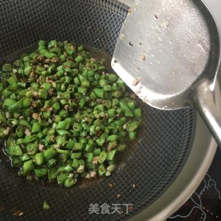 Stir-fried String Beans with Sprouts and Minced Meat recipe