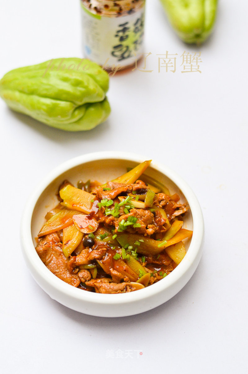 Chayote Stir-fried Pork recipe