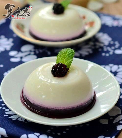 Two-color Mulberry Coconut Milk Cake recipe