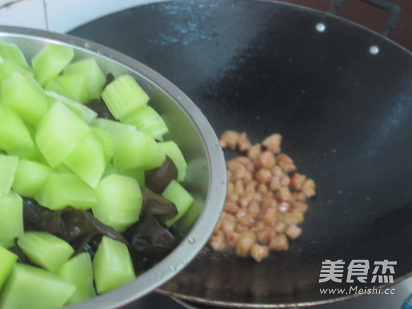 Fried Bamboo Shoots with Cloud Ears recipe