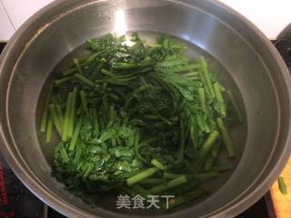 Garlic Lobster Sauce with Chrysanthemum recipe