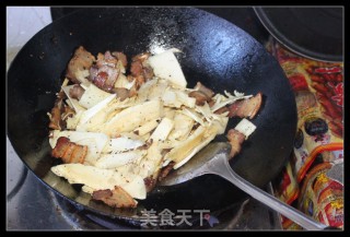 Stir-fried Bacon with Bamboo Shoots recipe