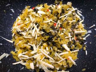 Stir-fried Sauerkraut with Winter Bamboo Shoots recipe