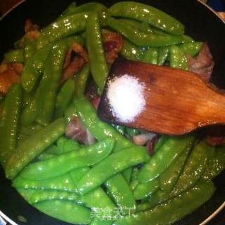 Fried Pork with Snow Pea recipe