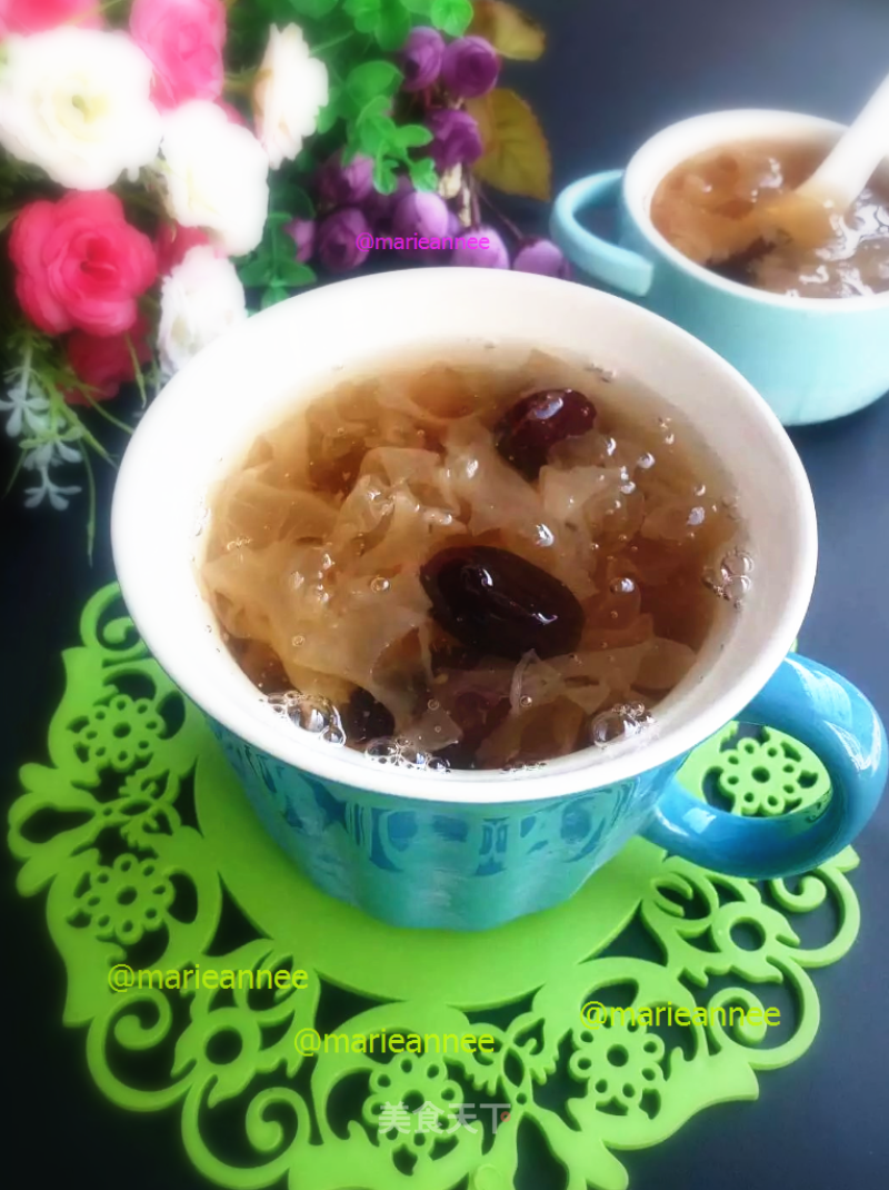 Rock Sugar, Red Dates and Tremella Soup recipe