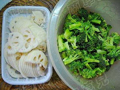 Griddle Broccoli and Lotus Root Slices recipe