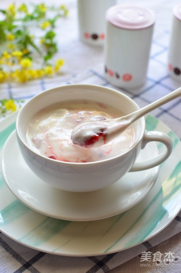 Strawberry Pulp Yogurt recipe