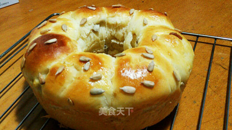 Raisin Flower Bread recipe