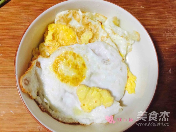 Fried Poached Egg with Laba Beans recipe