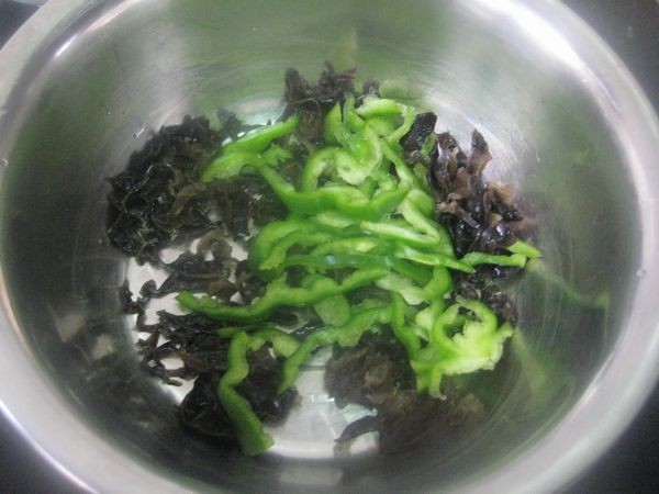 Colorful Shredded Walnut Salad recipe