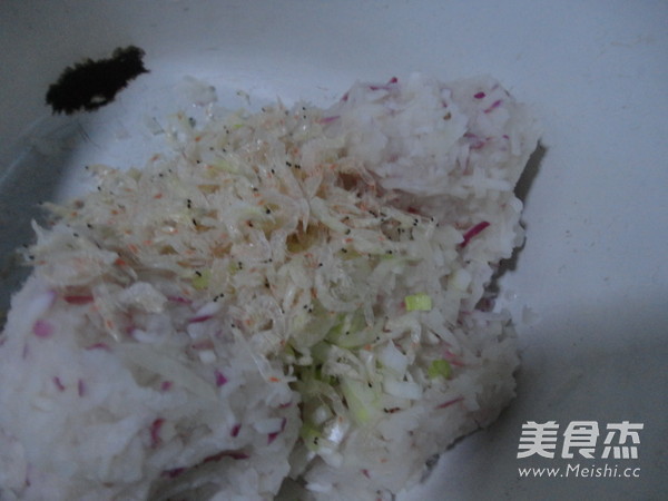 Steamed Dumplings with Radish Soba recipe