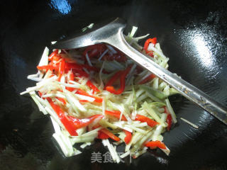 Stir-fried Clams with Red Pepper and Leek Buds recipe