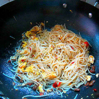 Fried Noodles with Sprouts recipe