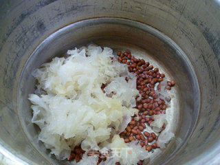 Small Red Bean and White Fungus Soup recipe