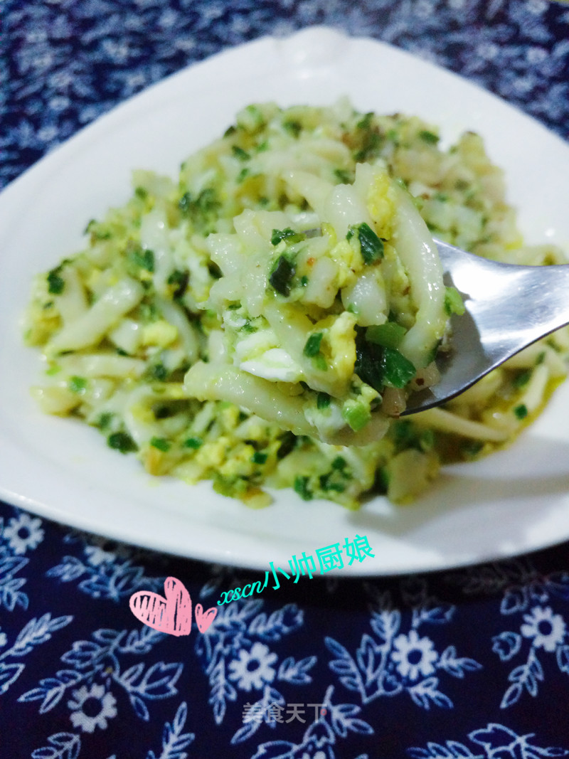 Fried Noodles with Chives and Minced Meat and Eggs recipe