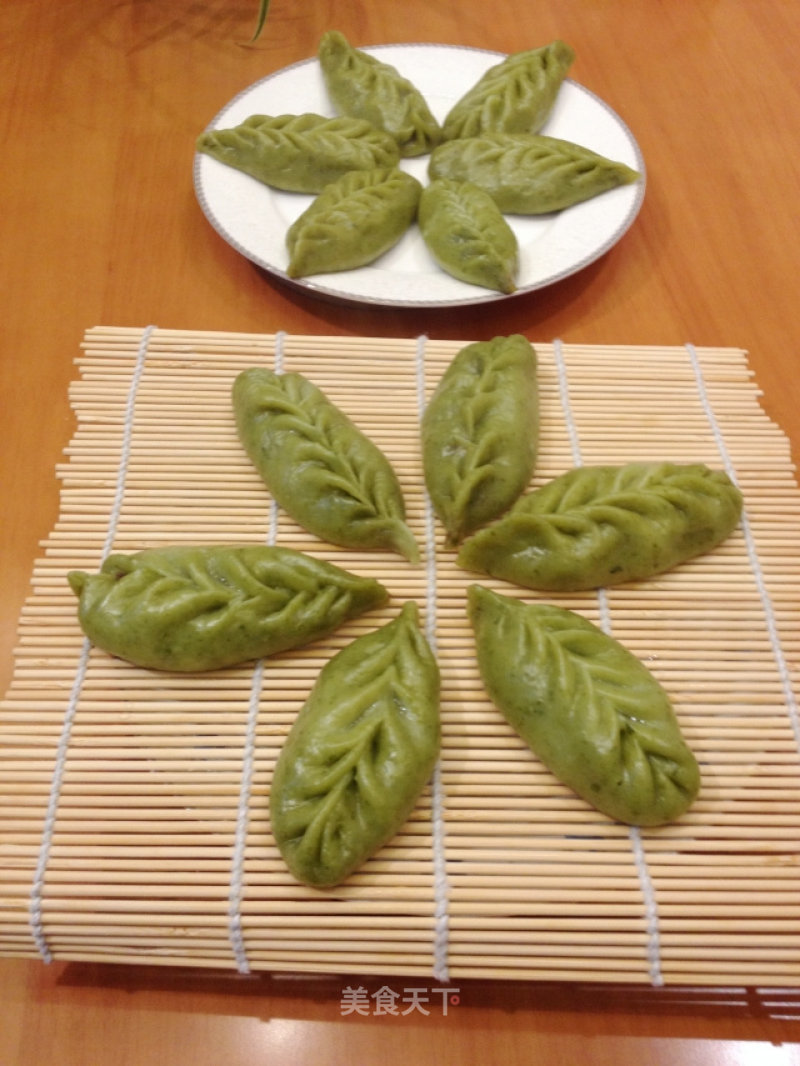 Steamed Dumplings with Red Bean Paste and Willow Leaves recipe