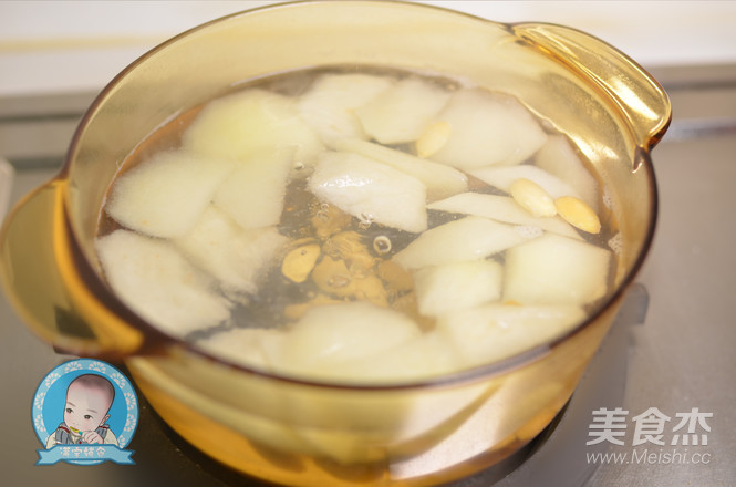 Autumn Moisturizing-snow Pear Soup with Rock Sugar and Almond recipe