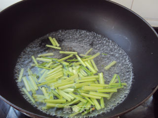 Walnuts Mixed with Parsley recipe