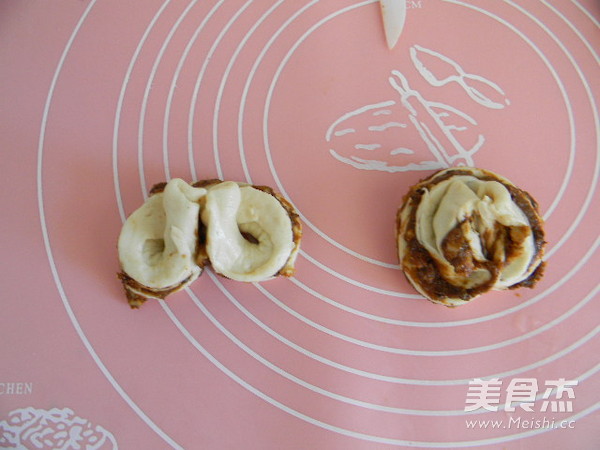 Peking Nut Candy Horseshoe recipe