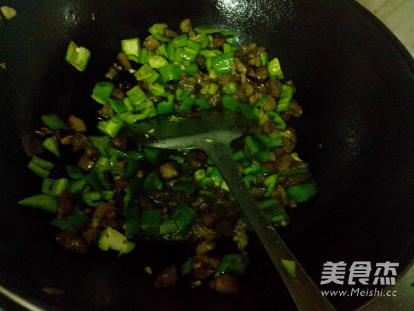 Beef Balls and Green Pepper Stir-fried Beans recipe