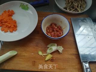 Stir-fried Meat with Crab Mushroom recipe