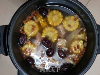 Lotus Root and Corn Pork Ribs Soup recipe