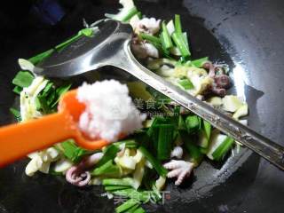 Stir-fried Leishan with Chinese Chives recipe