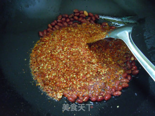 Homemade Fragrant, Spicy and Spicy Ingredients---peanuts Mixed with Chili Sauce recipe