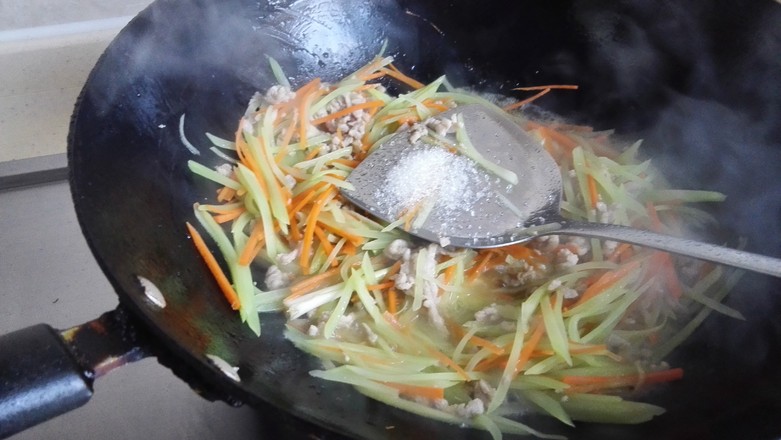 Stir-fried Shredded Pork with Lettuce recipe