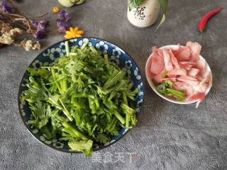 Stir-fried Pork with Chrysanthemum recipe