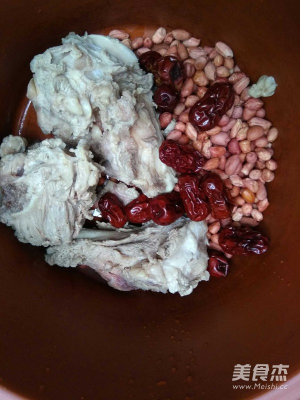 Stewed Peanuts and Jujube recipe