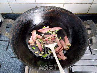 Braised Noodles with Bacon and Bamboo Shoots recipe